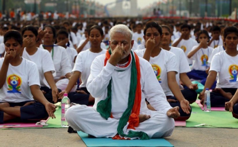 Ministro YogaDay