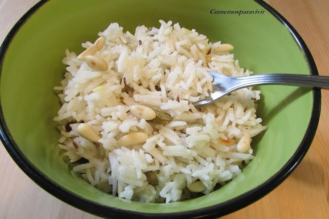 Recetas vegetarianas/ Pilaf de arroz con leche de coco y piñones | Yoga en  Red Recetas vegetarianas/ Pilaf de arroz con leche de coco y piñones
